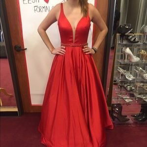 PROM DRESS - SHERRI HILL